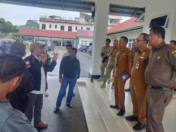 Sejumlah Wartawan Lakukan Aksi Demo di Kantor Walikota Sidimpuan, Soroti Pemangkasan Anggaran Media: “Ini Upaya Membungkam Pers!”