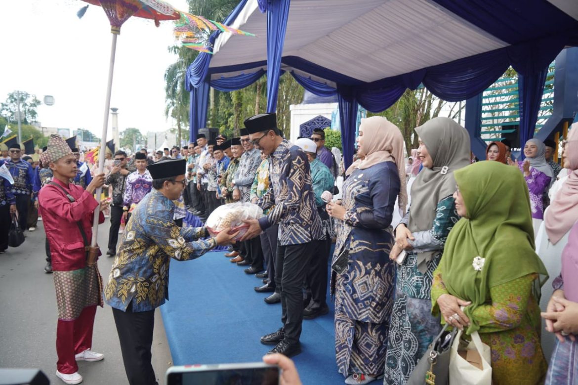 Kotabaru Tampilkan Kapal Hias Bertema “Generasi Qur’ani Hebat” di Pawai Taaruf MTQ ke-36 Kalsel