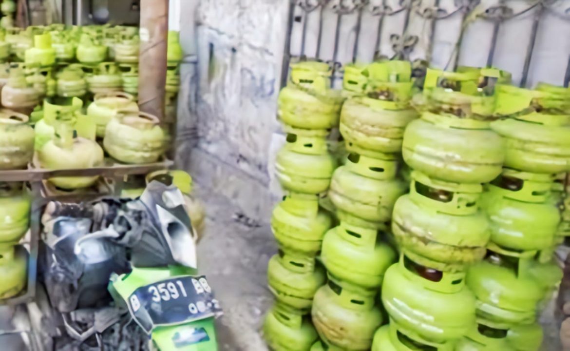 Kelangkaan LPG Di Kotabaru DPRD Bersama Instansi Terkait Sidak Di Sejumlah Agen Pangkalan LPG 3 Kg