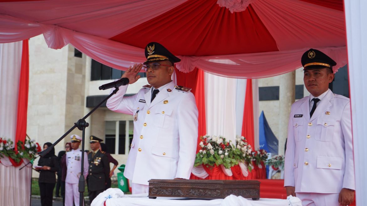 Pemkab Kotabaru Gelar Upacara Penurunan Bendera Peringatan HUT ke-80 Kemerdekaan RI