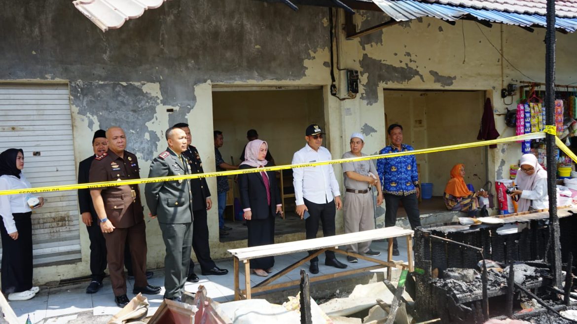 Pemkab Kotabaru Tinjau Lokasi Pasca Kebakaran Pasar Kemakmuran, 205 Kios Hangus Terbakar