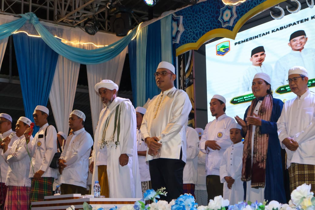 Pemkab Kotabaru Gelar Tabligh Akbar Bersama Habib Mustofa Al Haddar di Siring Laut