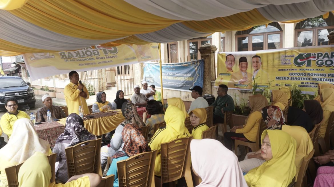 Warnai HUT ke-61 Golkar Padangsidimpuan, Rajut Kebersamaan Dengan Menggelar Rangkaian Acara Gotong Royong Bersihkan Masjid Sirotol Mustakim
