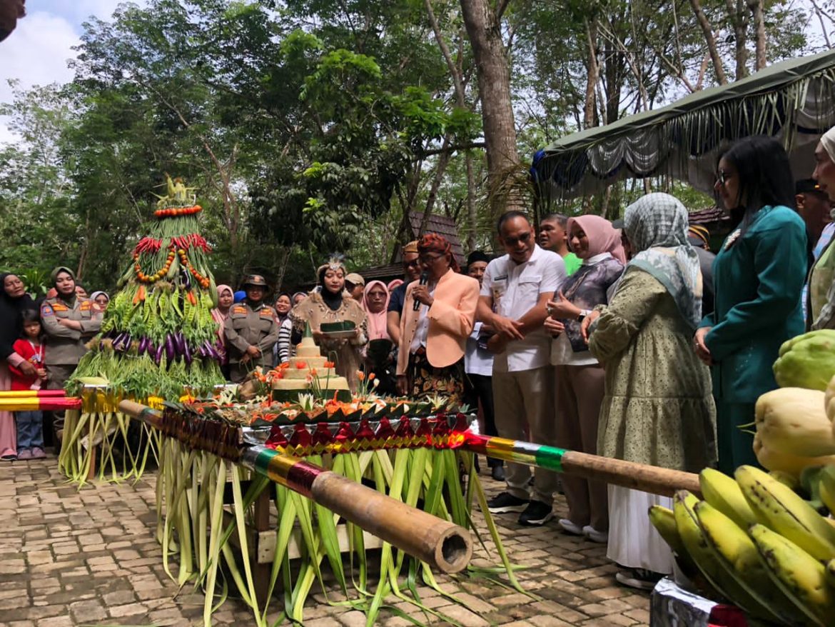Tumpah Ruah di Kaki Meranti, Pemkab Minta Budaya Ini Harus Jadi Daya Tarik Utama