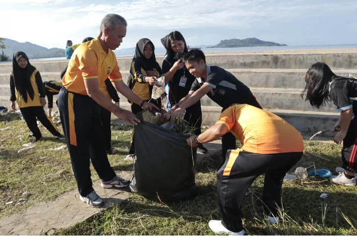 Pemko Sibolga Bersama TNI-Polri Gelar Apel Gabungan dan Gotong Royong Massal Sukseskan Gerakan ASRI