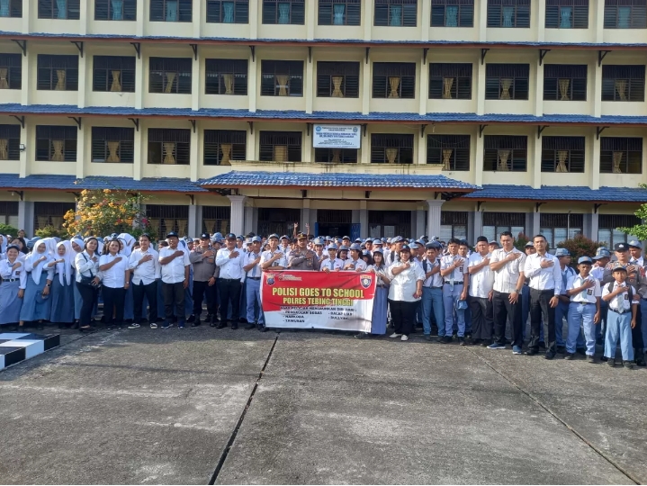 Kasat Binmas Polres Tebing Tinggi Pimpin Police Goes to School di Perguruan Yapim