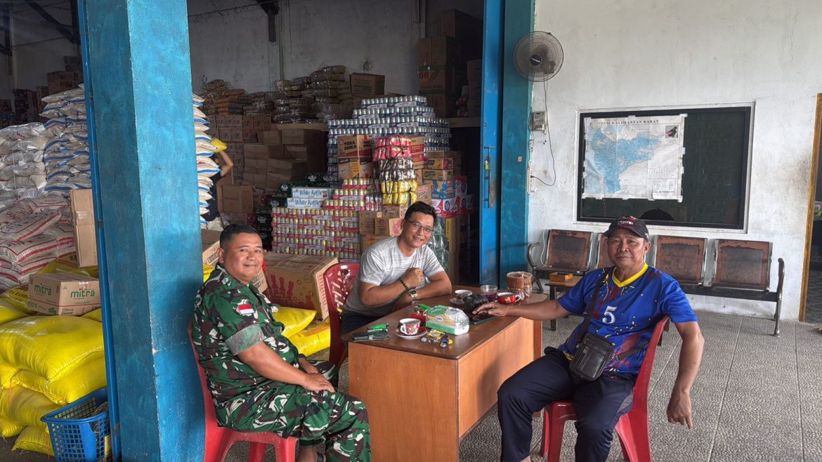 Jaga Stabilitas Harga, Danramil Kelam Permai Gandeng Media Pantau Stok Sembako.