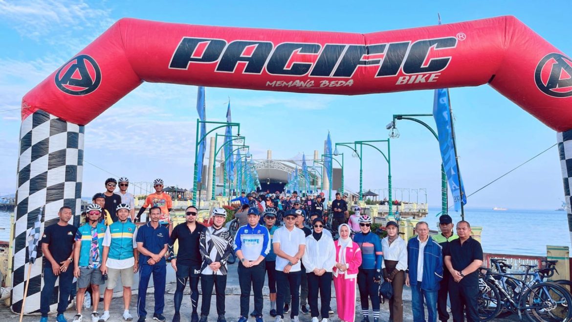 “Funbike Kotabaru Hebat” Digelar Diwisata Siring Laut, Dilepas Oleh Pemkab Dan Ketua DPRD Kotabaru