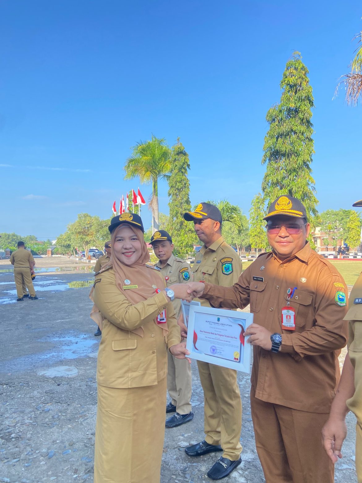 Dinas Penanaman Modal Dan Pelayanan Terpadu Satu Atap Peroleh Penghargaan Dalam Laporan Inovasi Daerah Tahun 2025 Dari Bupati Paluta