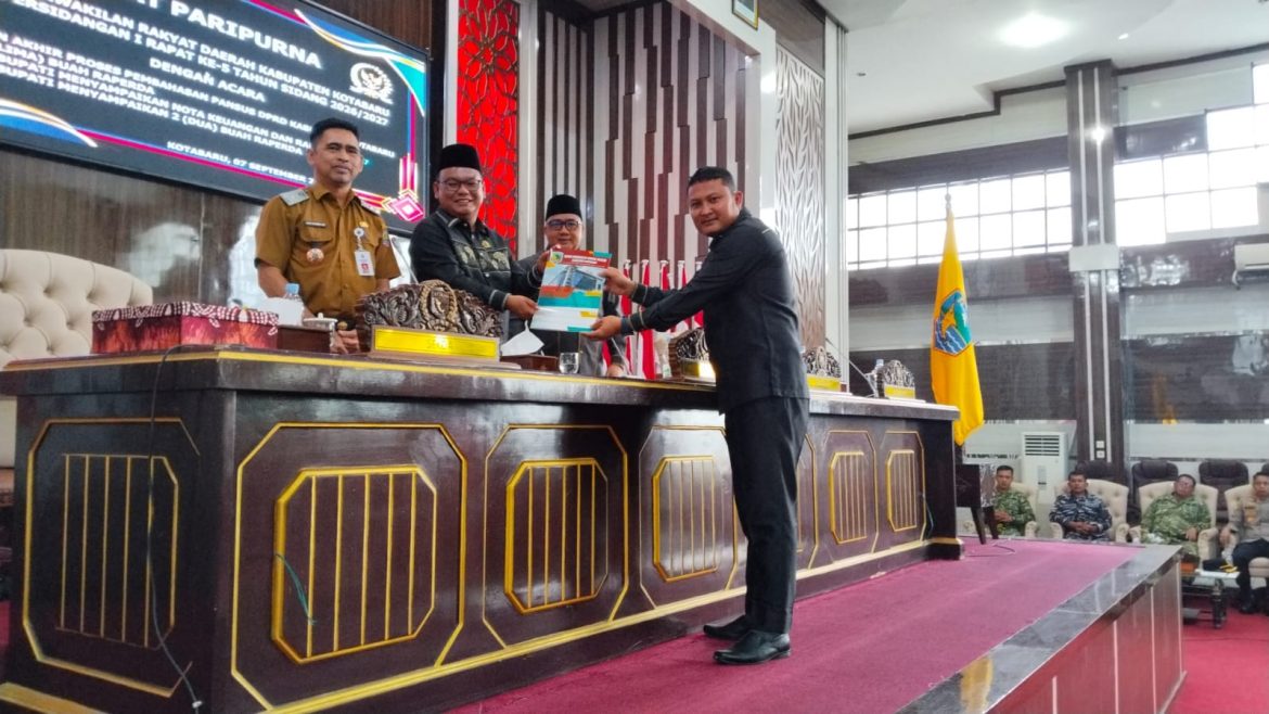 DPRD Kabupaten Kotabaru Menggelar Rapat Paripurna Dengan Agenda Pengesahan Lima Raperda