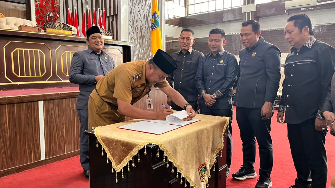 Rapat Paripurba DPRD : Dua Raperda Strategis Kotabaru Disetujui, Fokus pada Kesehatan dan Tata Kelola BUMD